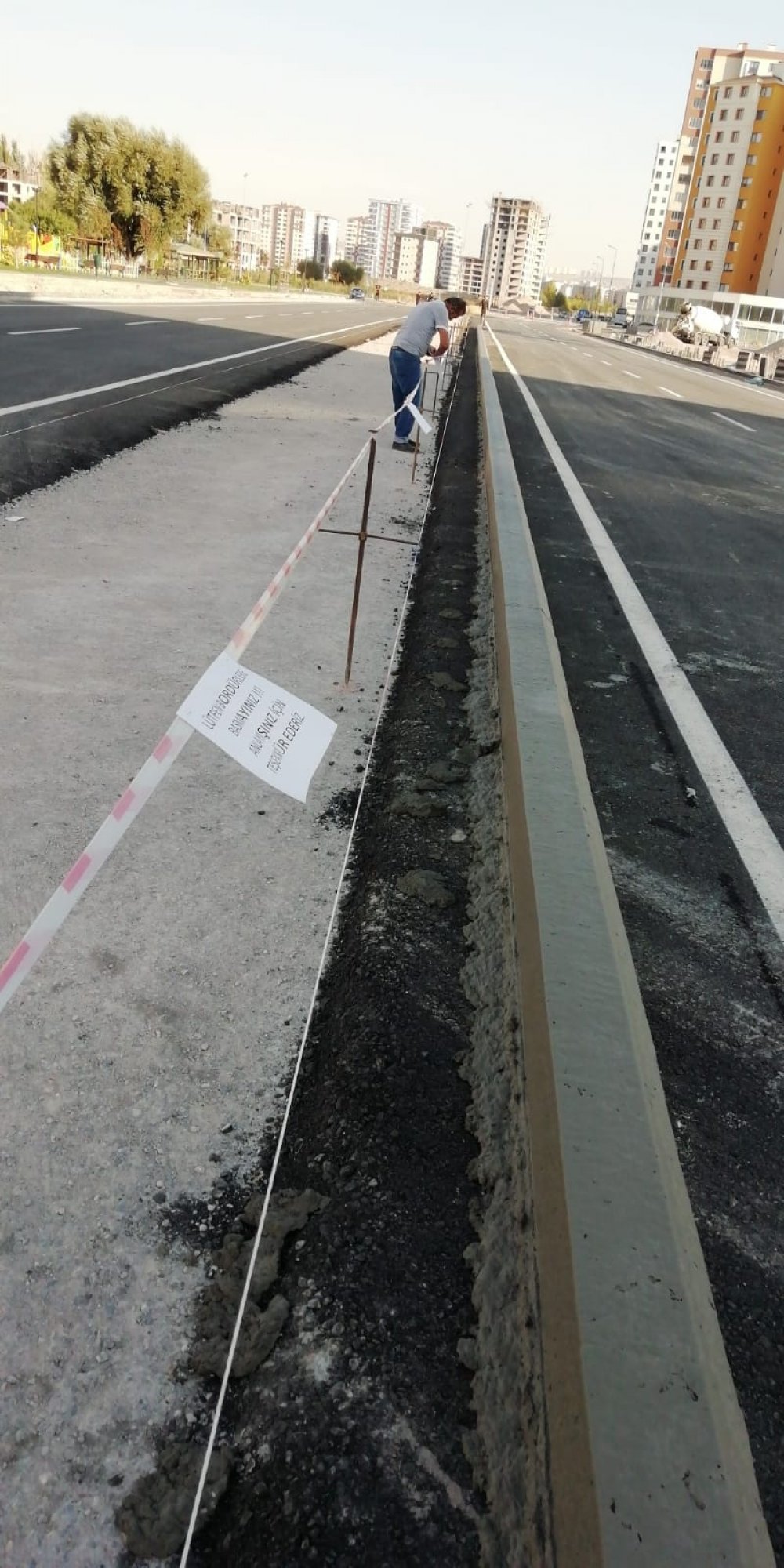KAYSERİ BÜYÜKŞEHİR BELEDİYESİ YAKUT MAHALLESİ KAYAR KALIPLI BETON BORDÜR YAPILMASI İŞİ